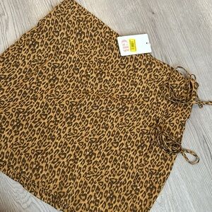 GB brand new women’s skirt size XL, tag still attached 🐆